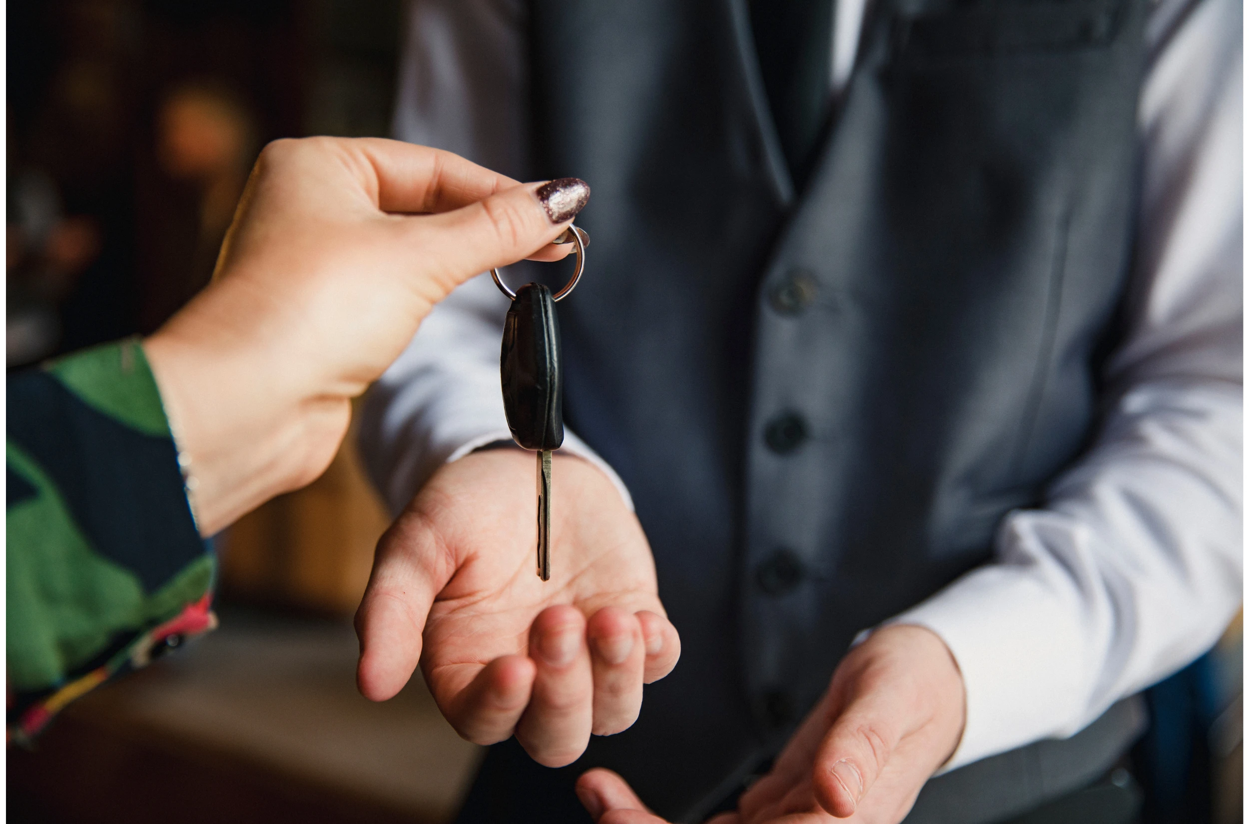 clef-de-voiture-remise-a-un-chauffeur-ictrans-pour-transport